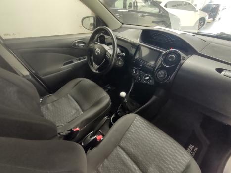 TOYOTA Etios Hatch 1.3 16V 4P FLEX X, Foto 4