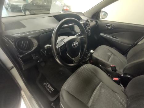 TOYOTA Etios Hatch 1.3 16V 4P FLEX X, Foto 5