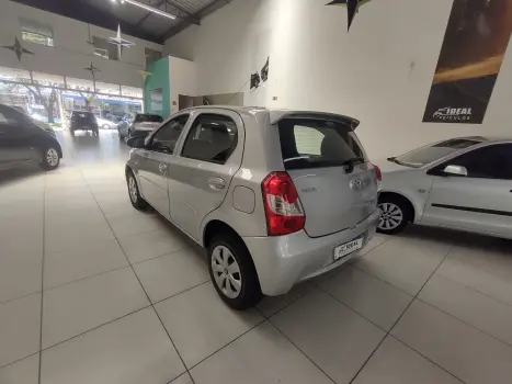 TOYOTA Etios Hatch 1.3 16V 4P FLEX X, Foto 10