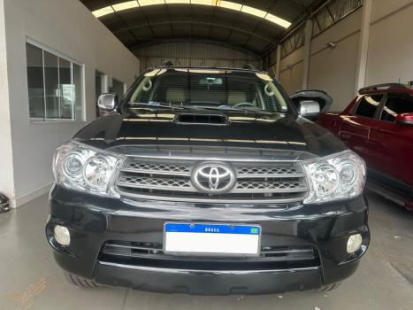 TOYOTA Hilux Caminhonete 3.0 4P 4X4 SRV TURBO DIESEL CABINE DUPLA AUTOM�TICO, Foto 3
