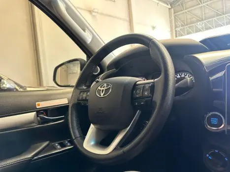 TOYOTA Hilux Caminhonete 2.8 16V SRX 4X4 TURBO DIESEL CABINE DUPLA AUTOMTICO, Foto 17