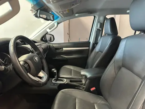 TOYOTA Hilux Caminhonete 2.8 16V SRX 4X4 TURBO DIESEL CABINE DUPLA AUTOMTICO, Foto 18