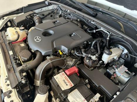 TOYOTA Hilux Caminhonete 2.8 16V SRX 4X4 TURBO DIESEL CABINE DUPLA AUTOMTICO, Foto 6