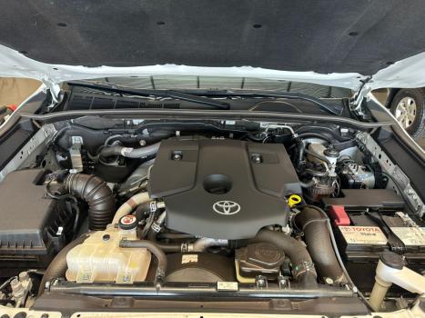 TOYOTA Hilux Caminhonete 2.8 16V SRX 4X4 TURBO DIESEL CABINE DUPLA AUTOMTICO, Foto 7