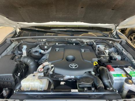 TOYOTA Hilux Caminhonete 2.8 16V SRX 4X4 TURBO DIESEL CABINE DUPLA AUTOM�TICO, Foto 6