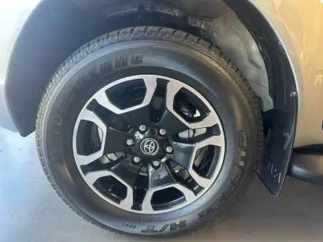 TOYOTA Hilux Caminhonete 2.8 16V SRX 4X4 TURBO DIESEL CABINE DUPLA AUTOM�TICO, Foto 10