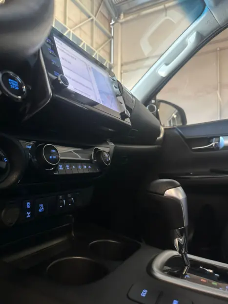 TOYOTA Hilux Caminhonete 2.8 16V SRX 4X4 TURBO DIESEL CABINE DUPLA AUTOM�TICO, Foto 13