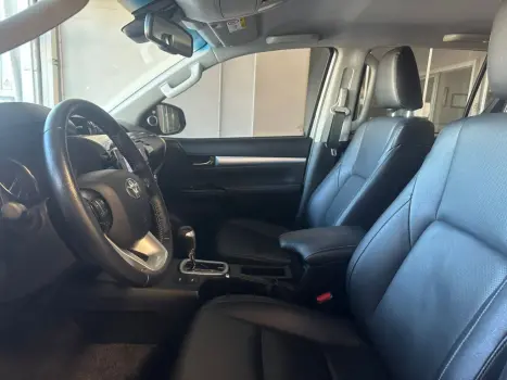 TOYOTA Hilux Caminhonete 2.8 16V SRX 4X4 TURBO DIESEL CABINE DUPLA AUTOM�TICO, Foto 14