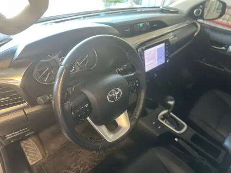 TOYOTA Hilux Caminhonete 2.8 16V SRX 4X4 TURBO DIESEL CABINE DUPLA AUTOM�TICO, Foto 15