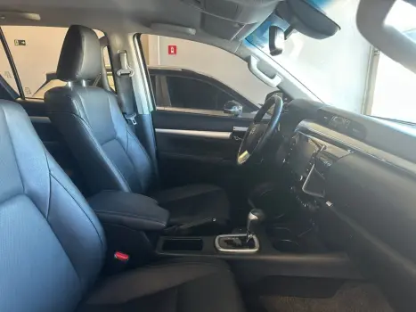 TOYOTA Hilux Caminhonete 2.8 16V SRX 4X4 TURBO DIESEL CABINE DUPLA AUTOM�TICO, Foto 19