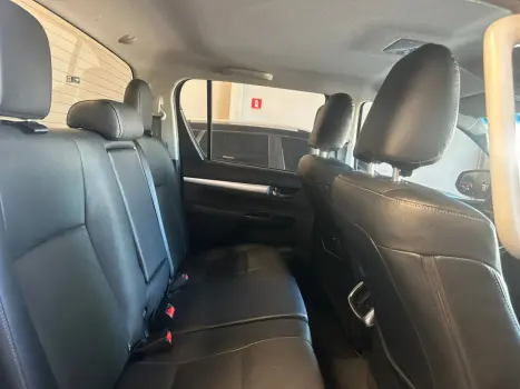 TOYOTA Hilux Caminhonete 2.8 16V SRX 4X4 TURBO DIESEL CABINE DUPLA AUTOM�TICO, Foto 20