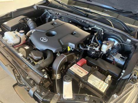 TOYOTA Hilux Caminhonete 2.8 16V SRX 4X4 TURBO DIESEL CABINE DUPLA AUTOM�TICO, Foto 5