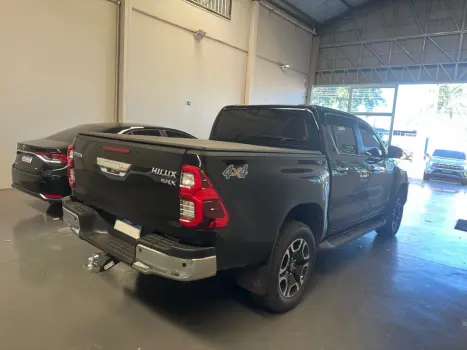 TOYOTA Hilux Caminhonete 2.8 16V SRX 4X4 TURBO DIESEL CABINE DUPLA AUTOM�TICO, Foto 8