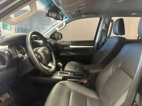 TOYOTA Hilux Caminhonete 2.8 16V SRX 4X4 TURBO DIESEL CABINE DUPLA AUTOM�TICO, Foto 15