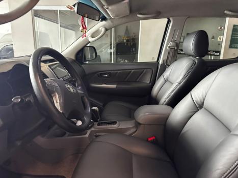 TOYOTA Hilux Caminhonete 3.0 4P 4X4 SRV TURBO DIESEL TOP CABINE DUPLA AUTOMTICO, Foto 16
