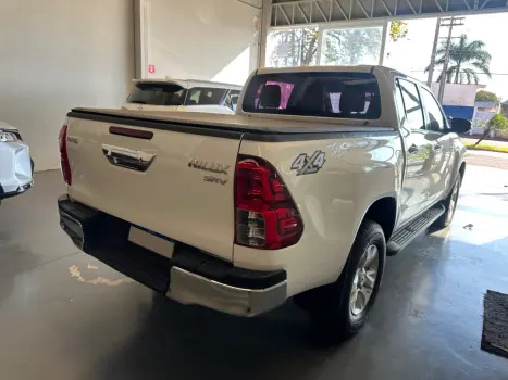 TOYOTA Hilux Caminhonete 2.8 16V SRV 4X4 DIESEL CABINE DUPLA AUTOM�TICO, Foto 4