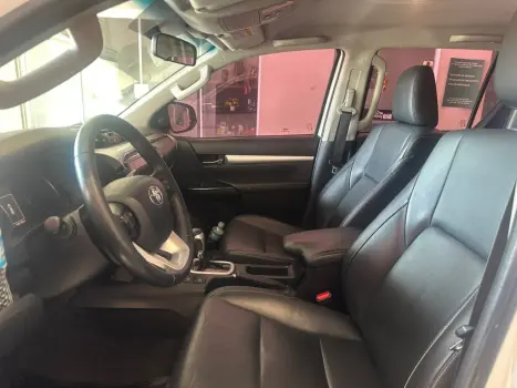 TOYOTA Hilux Caminhonete 2.8 16V SRV 4X4 DIESEL CABINE DUPLA AUTOM�TICO, Foto 9