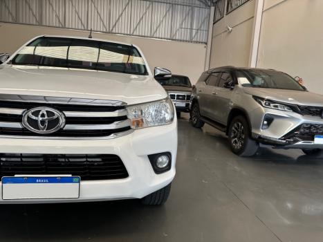TOYOTA Hilux Caminhonete 2.8 16V SRV 4X4 DIESEL CABINE DUPLA AUTOMÁTICO, Foto 4