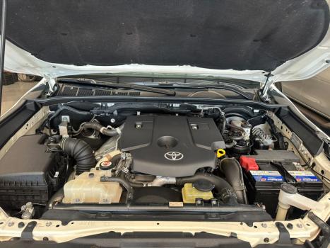 TOYOTA Hilux Caminhonete 2.8 16V SRV 4X4 DIESEL CABINE DUPLA AUTOMÁTICO, Foto 8