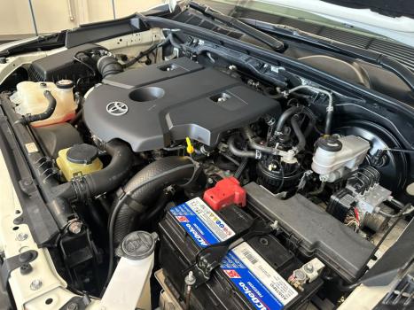 TOYOTA Hilux Caminhonete 2.8 16V SRV 4X4 DIESEL CABINE DUPLA AUTOMÁTICO, Foto 9