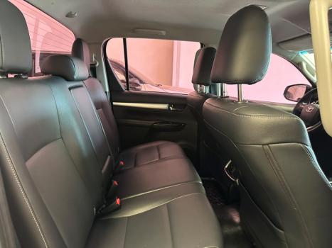TOYOTA Hilux Caminhonete 2.8 16V SRV 4X4 DIESEL CABINE DUPLA AUTOMÁTICO, Foto 17