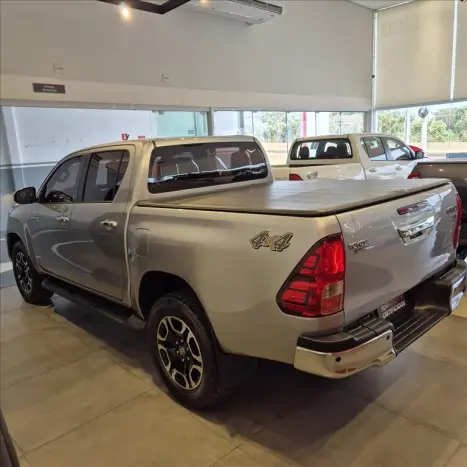 TOYOTA Hilux Caminhonete 2.8 16V SRV 4X4 DIESEL CABINE DUPLA AUTOMTICO, Foto 6