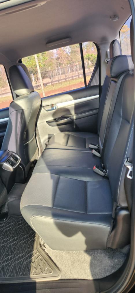 TOYOTA Hilux Caminhonete 2.8 16V SRX 4X4 TURBO DIESEL CABINE DUPLA AUTOMTICO, Foto 4