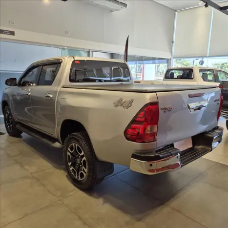 TOYOTA Hilux Caminhonete 2.8 16V SRV 4X4 DIESEL CABINE DUPLA AUTOMÁTICO, Foto 6 TOYOTA Hilux Caminhonete 2.8 16V SRV 4X4 DIESEL CABINE DUPLA AUTOMÁTICO, Foto 6