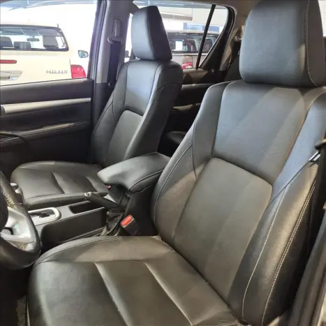 TOYOTA Hilux Caminhonete 2.8 16V SRV 4X4 DIESEL CABINE DUPLA AUTOMÁTICO, Foto 13 TOYOTA Hilux Caminhonete 2.8 16V SRV 4X4 DIESEL CABINE DUPLA AUTOMÁTICO, Foto 13