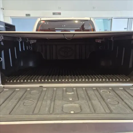 TOYOTA Hilux Caminhonete 2.8 16V SRV 4X4 DIESEL CABINE DUPLA AUTOMÁTICO, Foto 18 TOYOTA Hilux Caminhonete 2.8 16V SRV 4X4 DIESEL CABINE DUPLA AUTOMÁTICO, Foto 18