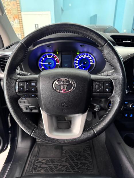 TOYOTA Hilux Caminhonete 2.8 16V SRV 4X4 DIESEL CABINE DUPLA AUTOMÁTICO, Foto 11 TOYOTA Hilux Caminhonete 2.8 16V SRV 4X4 DIESEL CABINE DUPLA AUTOMÁTICO, Foto 11