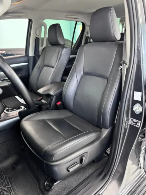 TOYOTA Hilux Caminhonete 2.8 16V SRX 4X4 TURBO DIESEL CABINE DUPLA AUTOMTICO, Foto 14