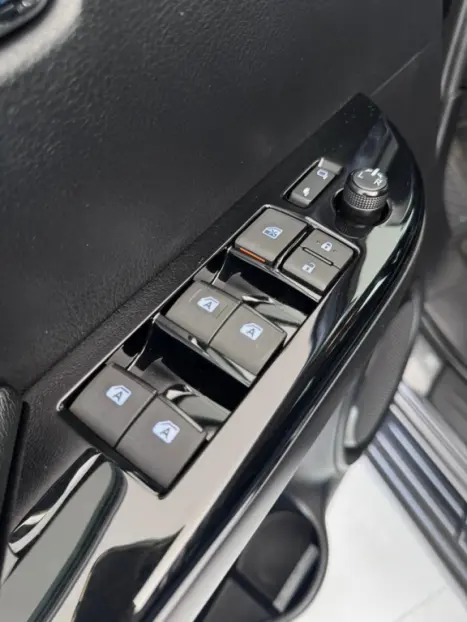 TOYOTA Hilux Caminhonete 2.8 16V SRX 4X4 TURBO DIESEL CABINE DUPLA AUTOMTICO, Foto 17