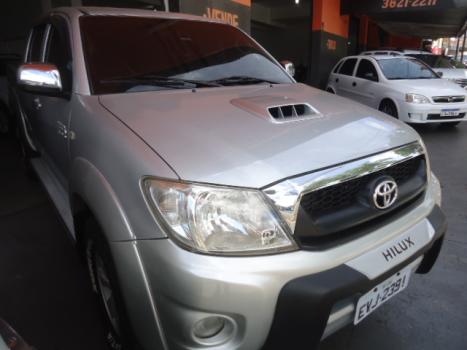 TOYOTA Hilux Caminhonete 3.0 4P 4X4 SRV TURBO DIESEL CABINE DUPLA AUTOM�TICO, Foto 2