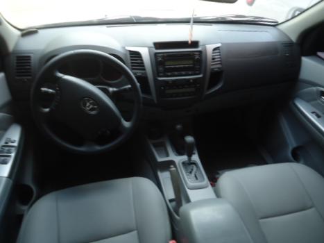TOYOTA Hilux Caminhonete 3.0 4P 4X4 SRV TURBO DIESEL CABINE DUPLA AUTOM�TICO, Foto 4
