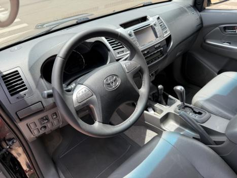 TOYOTA Hilux Caminhonete 3.0 4P 4X4 SRV TURBO DIESEL CABINE DUPLA AUTOM�TICO, Foto 12