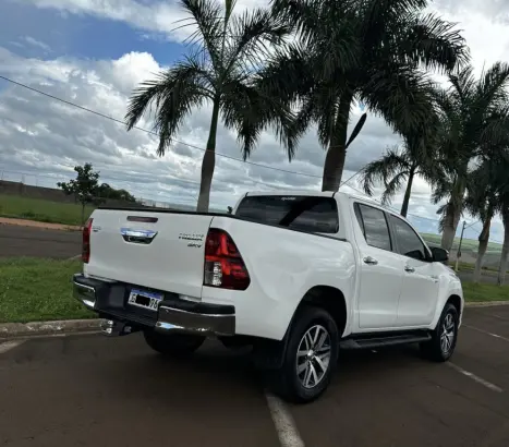 TOYOTA Hilux Caminhonete 2.7 16V 4P SRV FLEX CABINE DUPLA AUTOM�TICO, Foto 2