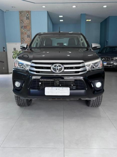 TOYOTA Hilux Caminhonete 2.8 16V SRX 4X4 TURBO DIESEL CABINE DUPLA AUTOM�TICO, Foto 3