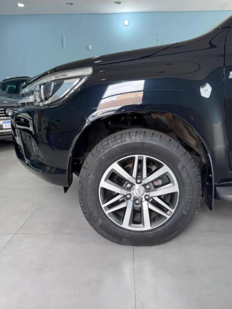 TOYOTA Hilux Caminhonete 2.8 16V SRX 4X4 TURBO DIESEL CABINE DUPLA AUTOM�TICO, Foto 6