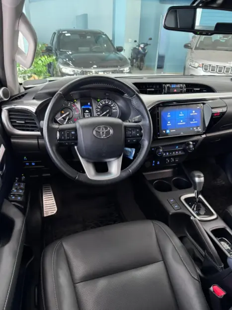 TOYOTA Hilux Caminhonete 2.8 16V SRX 4X4 TURBO DIESEL CABINE DUPLA AUTOM�TICO, Foto 11