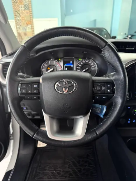 TOYOTA Hilux Caminhonete 2.8 16V SRX 4X4 TURBO DIESEL CABINE DUPLA AUTOM�TICO, Foto 13