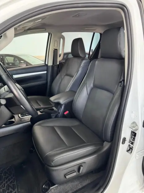 TOYOTA Hilux Caminhonete 2.8 16V SRX 4X4 TURBO DIESEL CABINE DUPLA AUTOM�TICO, Foto 15