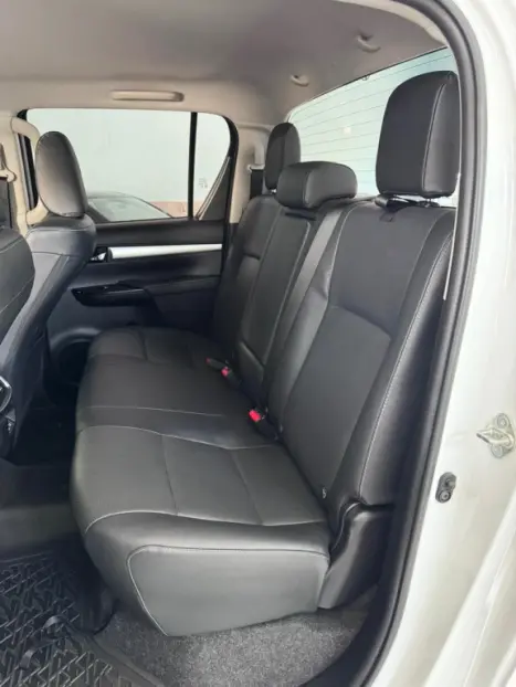 TOYOTA Hilux Caminhonete 2.8 16V SRX 4X4 TURBO DIESEL CABINE DUPLA AUTOM�TICO, Foto 16