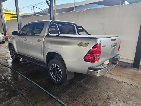 TOYOTA Hilux Caminhonete 3.0 4P 4X4 SRV TURBO DIESEL CABINE DUPLA AUTOM�TICO, Foto 2