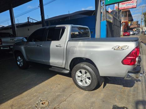 TOYOTA Hilux Caminhonete 3.0 4P 4X4 SRV TURBO DIESEL CABINE DUPLA AUTOM�TICO, Foto 2