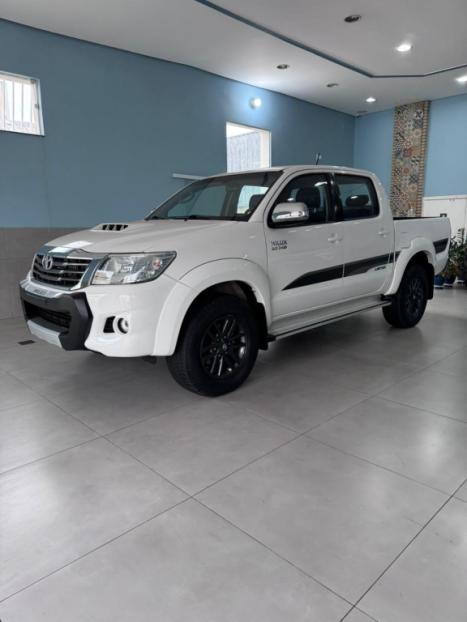 TOYOTA Hilux Caminhonete 3.0 4P 4X4 SRV TURBO DIESEL CABINE DUPLA LIMITED EDITION AUTOM�TICO, Foto 2