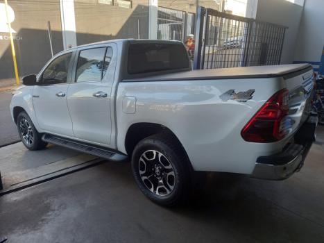TOYOTA Hilux Caminhonete 2.8 16V SRX 4X4 TURBO DIESEL CABINE DUPLA AUTOM�TICO, Foto 4