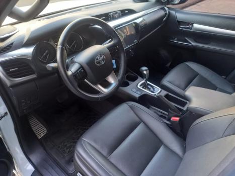 TOYOTA Hilux Caminhonete 2.8 16V SRX 4X4 TURBO DIESEL CABINE DUPLA AUTOM�TICO, Foto 8