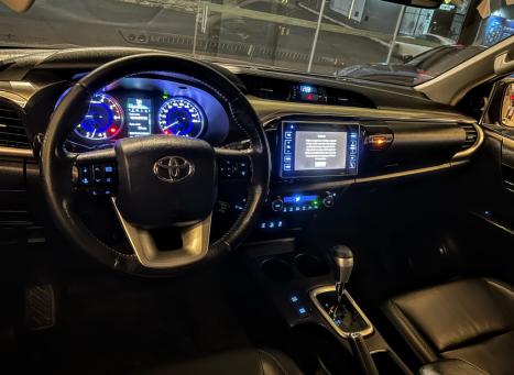 TOYOTA Hilux Caminhonete 2.8 16V SRX 4X4 DIESEL CABINE DUPLA AUTOM�TICO, Foto 4