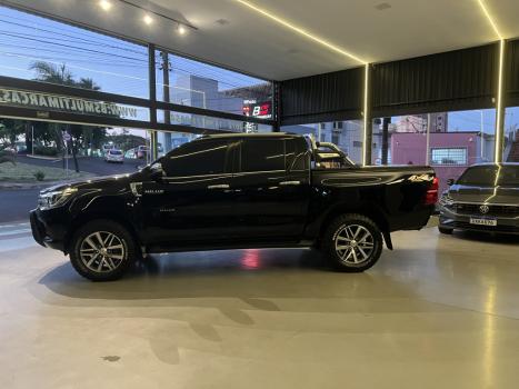TOYOTA Hilux Caminhonete 2.8 16V SRX 4X4 DIESEL CABINE DUPLA AUTOM�TICO, Foto 9